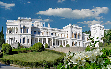 Белый Ливадийский дворец